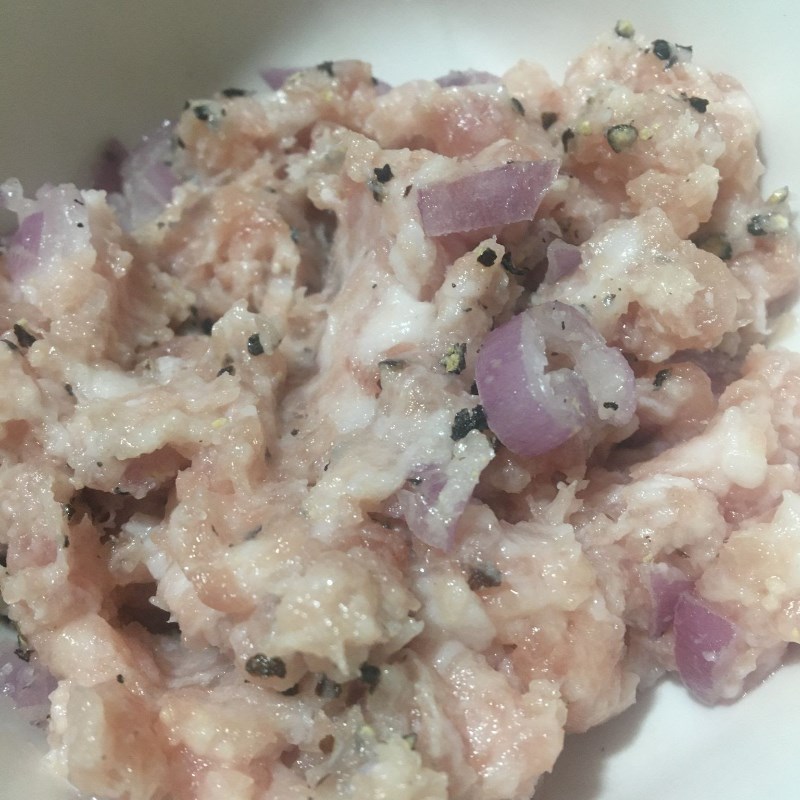 Step 1 Prepare ingredients and marinate minced meat for minced meat carrot porridge