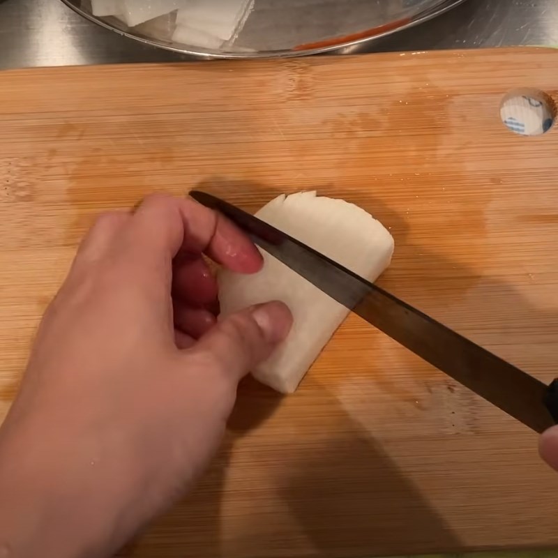 Step 1 Prepare the ingredients for Pork Miso Soup (Tonjiru)
