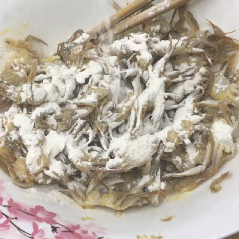 Step 1 Prepare the ingredients for Fried Milk Crab with Betel Leaves