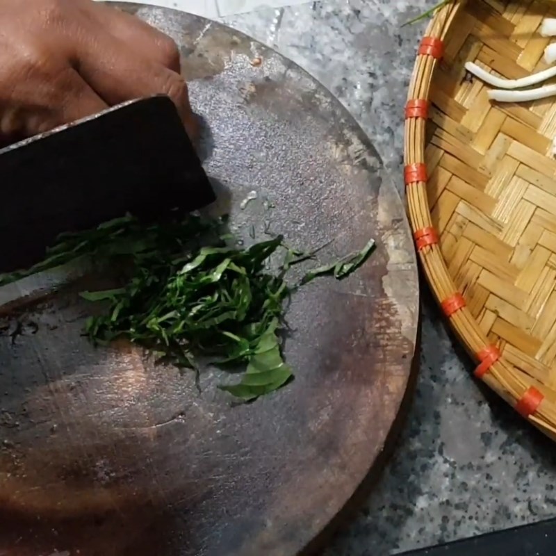 Step 1 Prepare the Ingredients for Grilled Frog with Betel Leaves in Foil