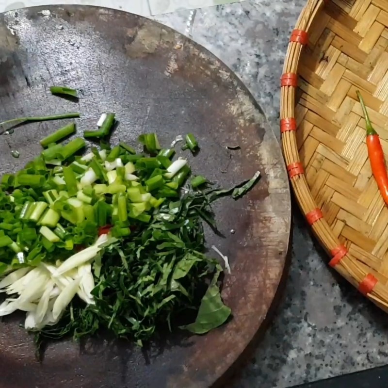 Step 1 Prepare the ingredients Frog mixed with lolot leaves wrapped in foil