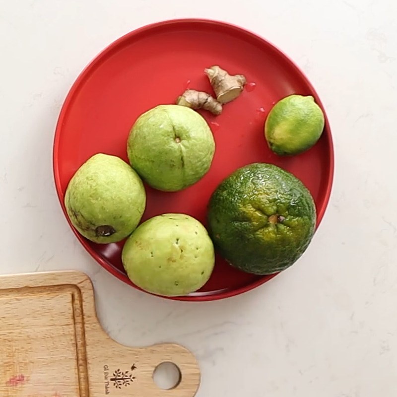 Step 1 Prepare the ingredients for Pennywort, Guava and Orange Juice