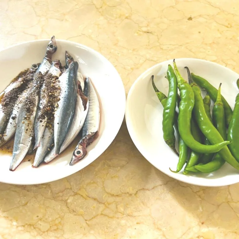 Step 1 Prepare the ingredients for Mackerel stewed with green chili