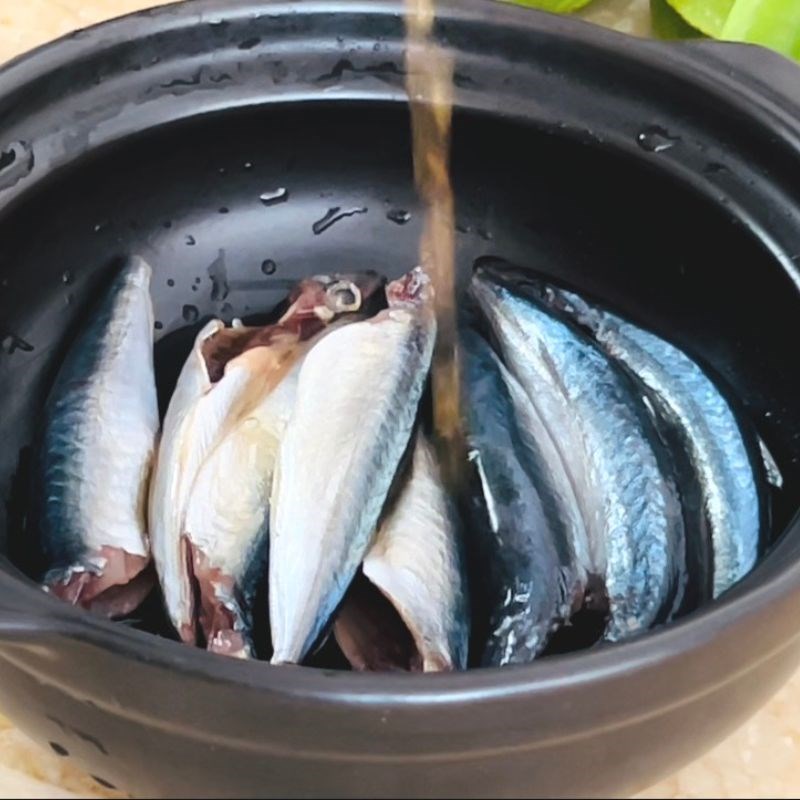 Step 1 Prepare the ingredients for Mackerel stewed with green chili