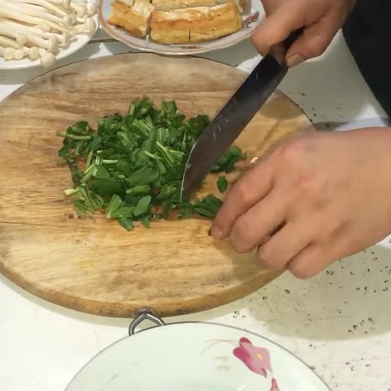 Step 1 Prepare the ingredients for Vegetarian Sour Soup with Water Spinach