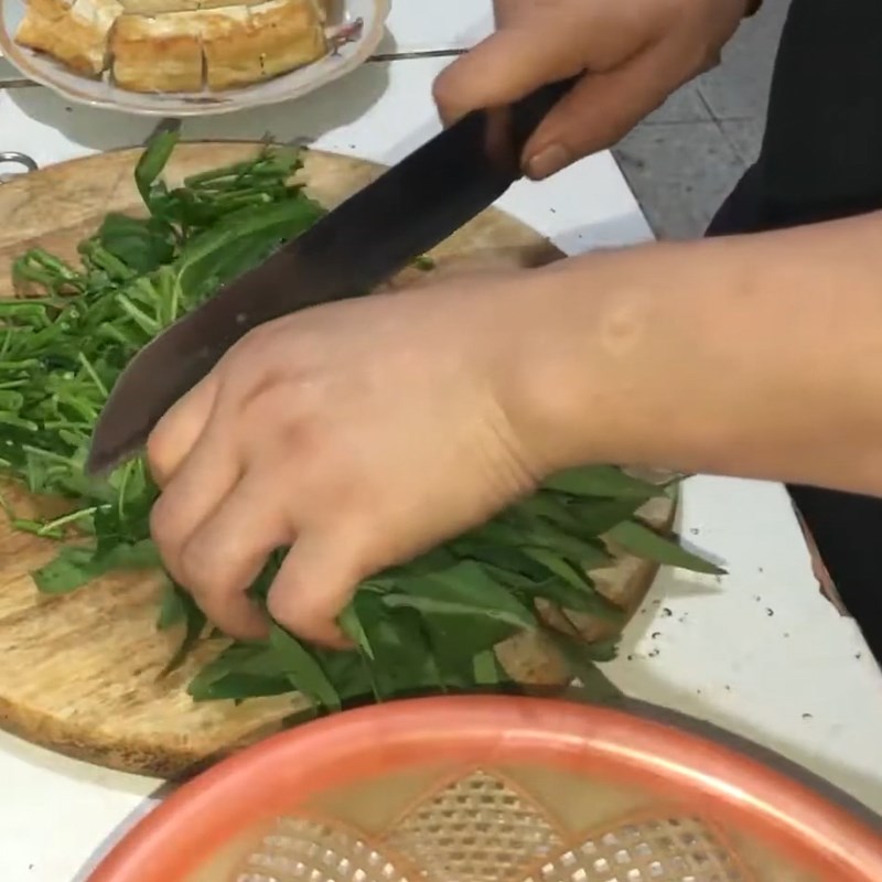 Step 1 Prepare the ingredients for Vegetarian Sour Soup with Water Spinach