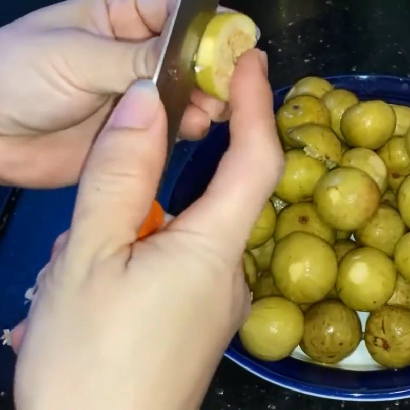 Step 1 Prepare the ingredients for Garlic Stir-Fried Fig