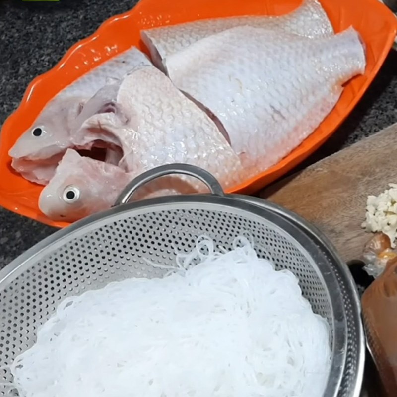 Step 1 Prepare the red tilapia Red tilapia with fermented soybean and mushrooms