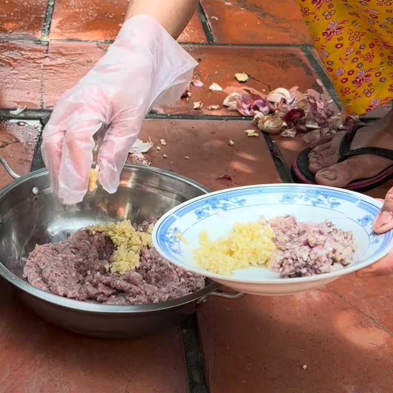 Step 2 Preparing the lizard snake Grilled lizard snake with betel leaves