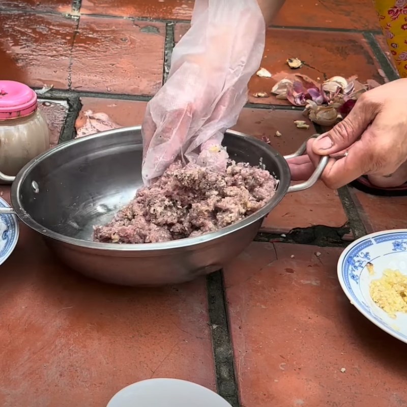 Step 2 Preparing the lizard snake Grilled lizard snake with betel leaves
