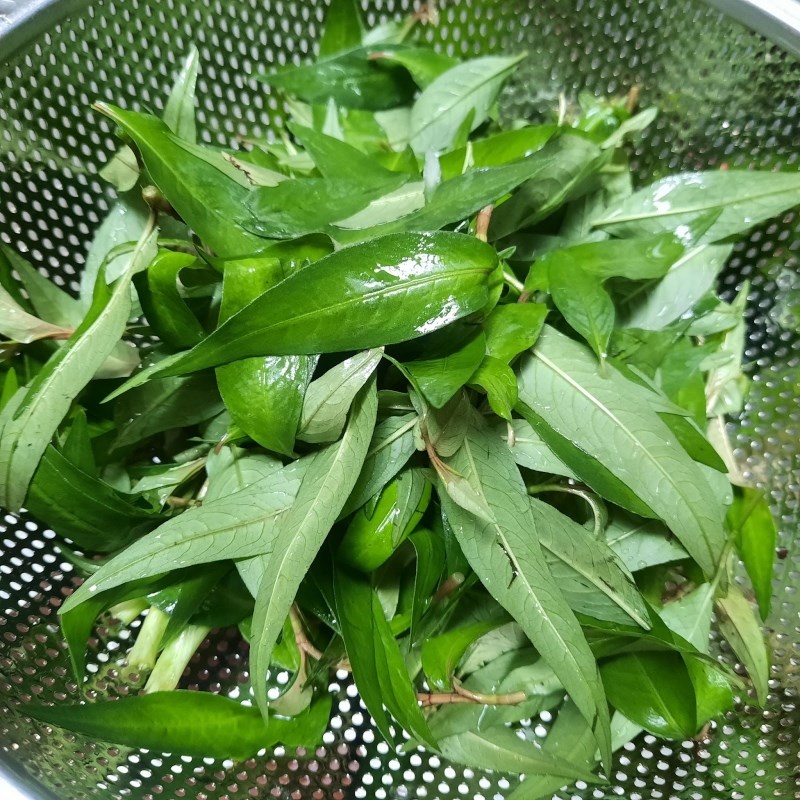 Step 2 Prepare Rice Paddy Herb and Onion for Chicken Salad with Rice Paddy Herb and Onion