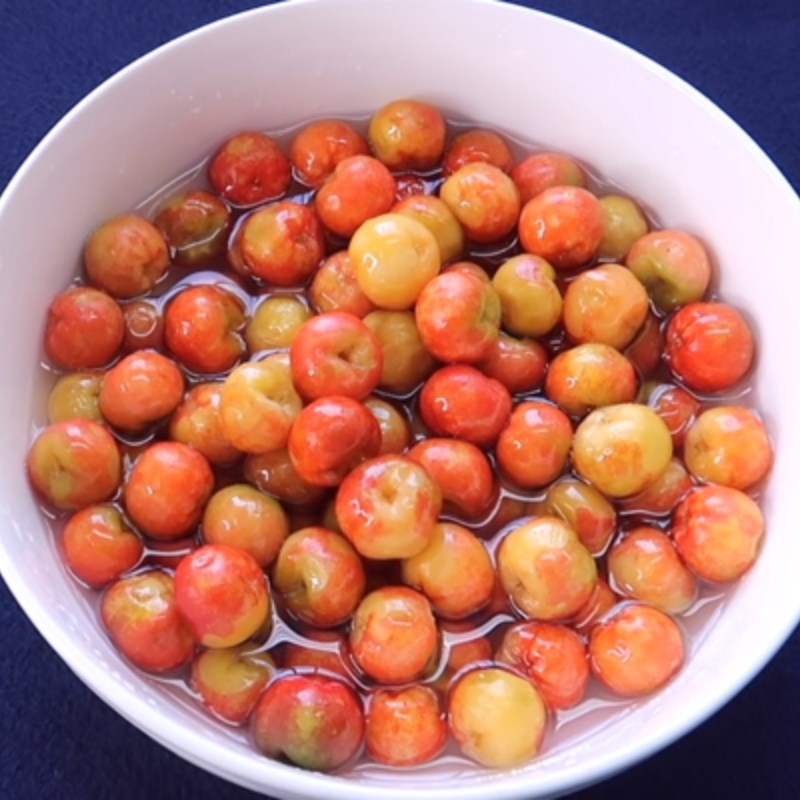 Step 1 Prepare the cherries for Cherry Juice