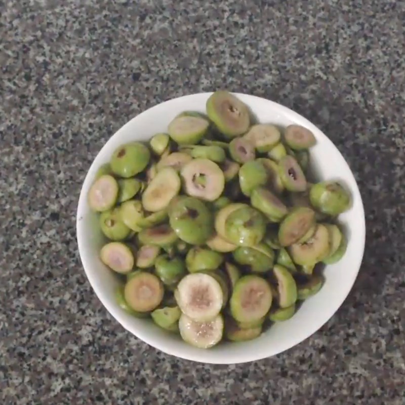 Step 1 Prepare the figs Salted figs with lemongrass and chili
