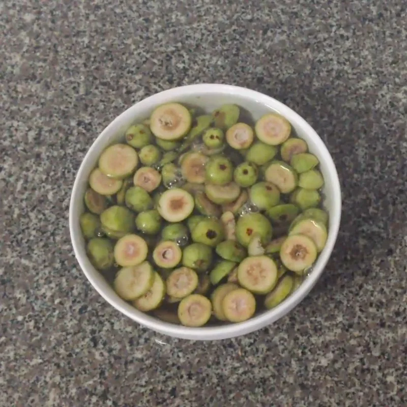 Step 1 Prepare the figs Salted figs with lemongrass and chili