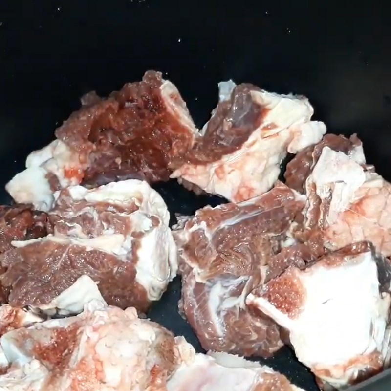 Step 1 Prepare the beef ribs Beef ribs stewed with soy sauce