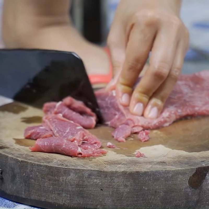 Step 3 Prepare the beef and herbs for beef and mushroom porridge