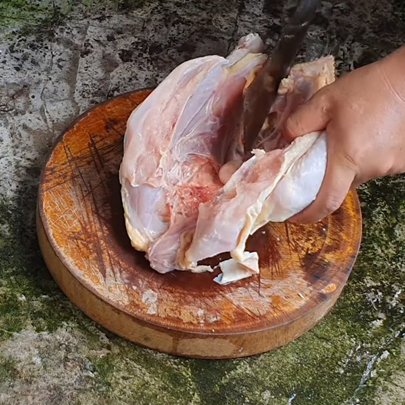 Step 1 Prepare the chicken for Green Pepper Chicken Hotpot