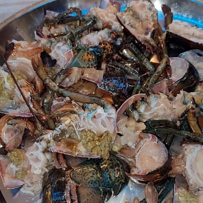 Step 1 Prepare the Lobster for Lobster Mushroom Hotpot