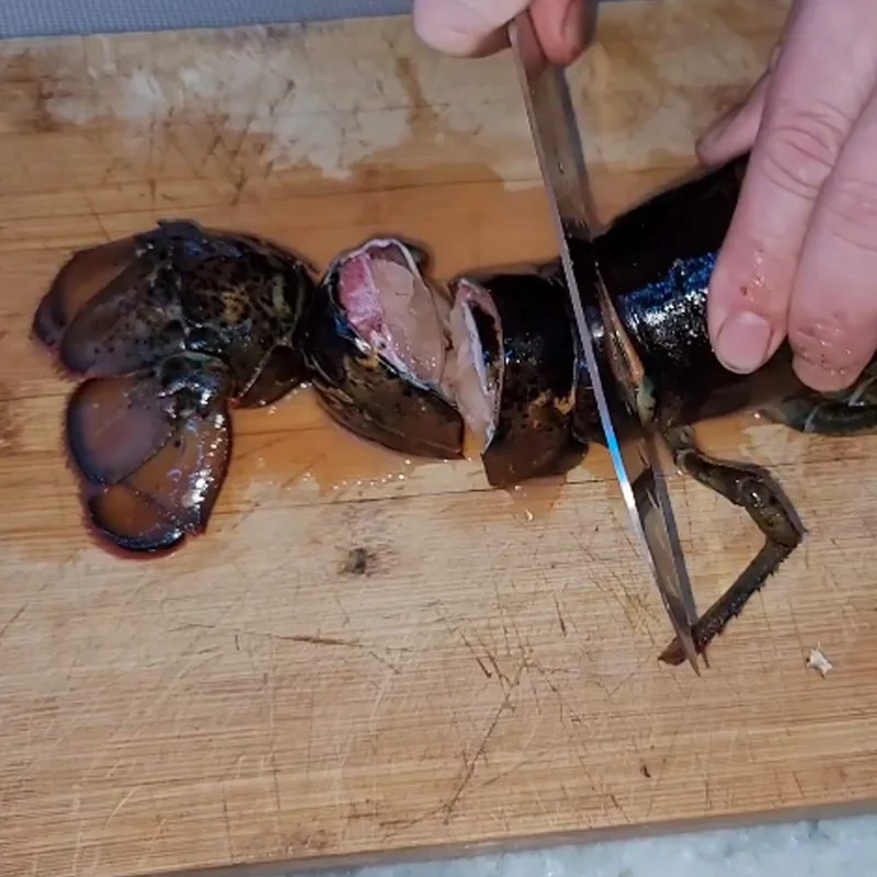 Step 1 Prepare the Lobster for Lobster Mushroom Hotpot