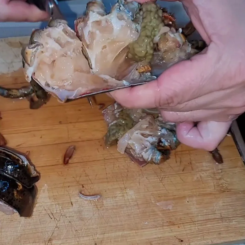 Step 1 Prepare the Lobster for Lobster Mushroom Hotpot