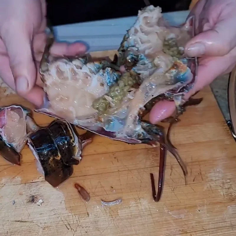 Step 1 Prepare the Lobster for Lobster Mushroom Hotpot