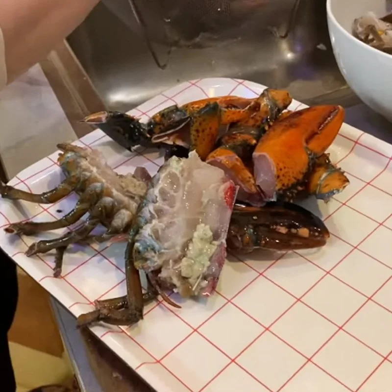 Step 1 Prepare the lobster Lobster seafood hotpot