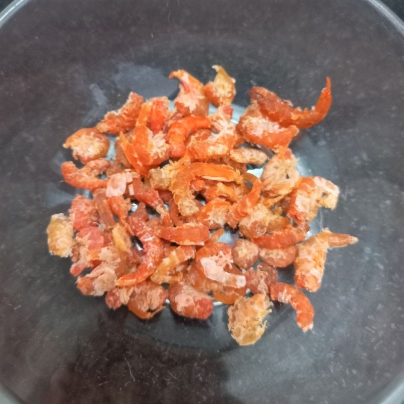 Step 1 Preparing dried shrimp for Green mustard soup with dried shrimp