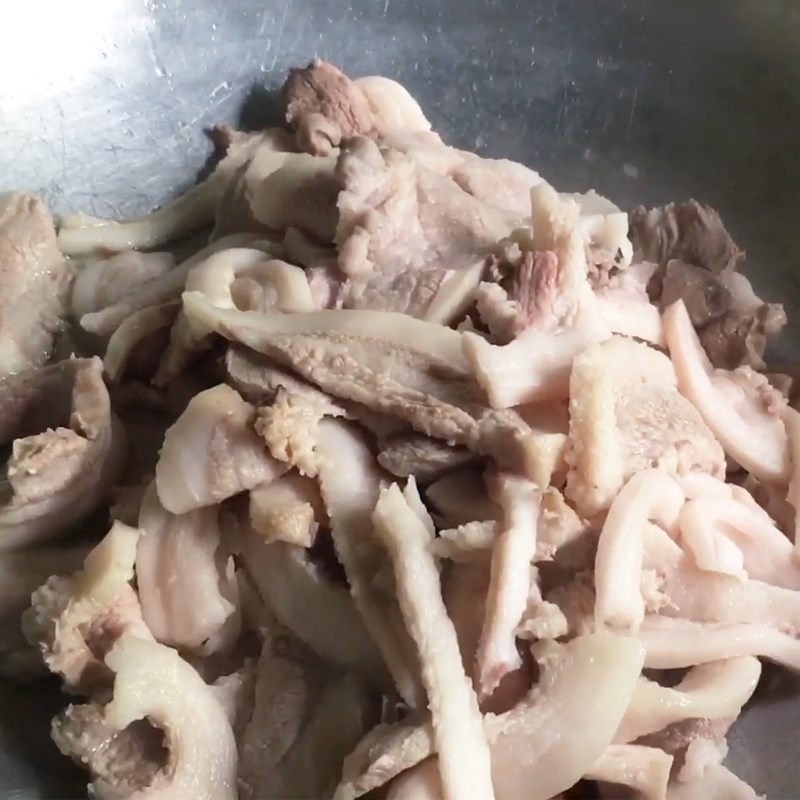 Step 1 Preprocessing and frying fat for Dry Crispy Pork Fat Cake