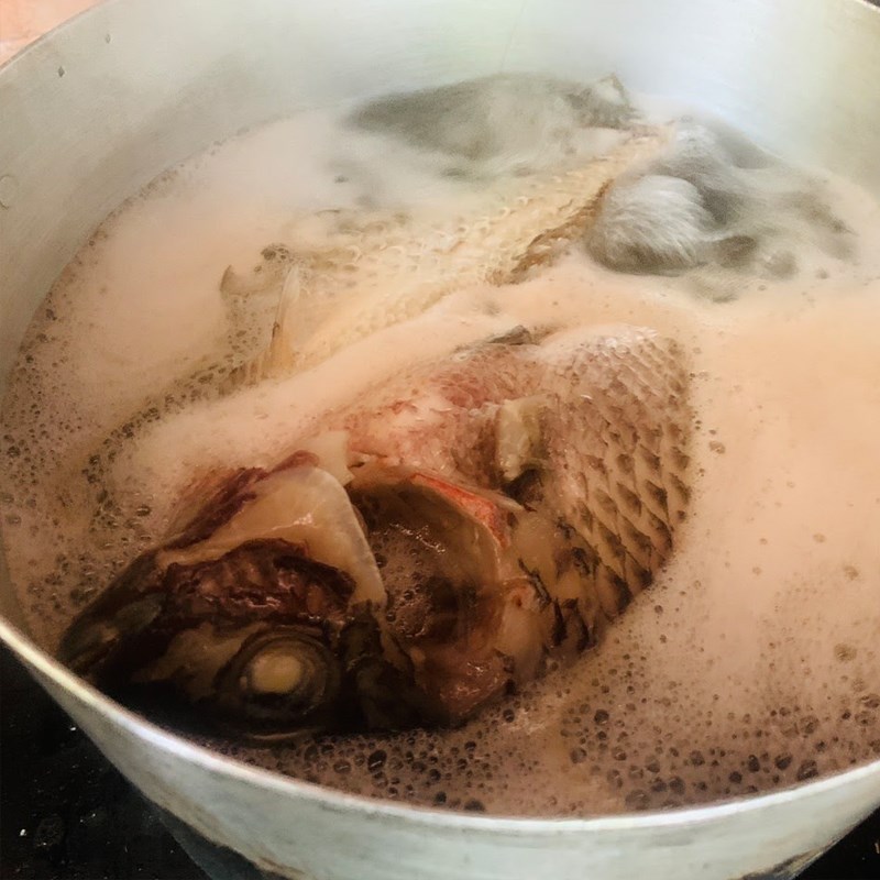 Step 1 Prepare and boil the fish Fish Cake Noodle (recipe shared by a user)