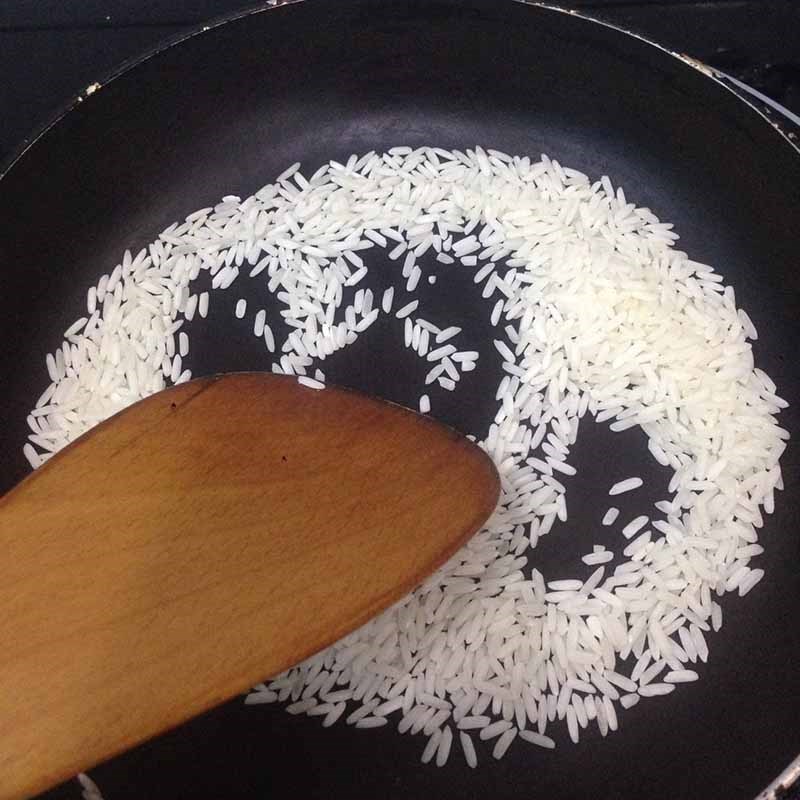 Step 1 Prepare and roast the rice for Roasted Rice Tea