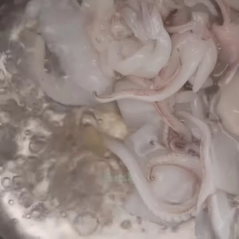 Step 1 Prepare and blanch the squid for Pineapple Squid Soup