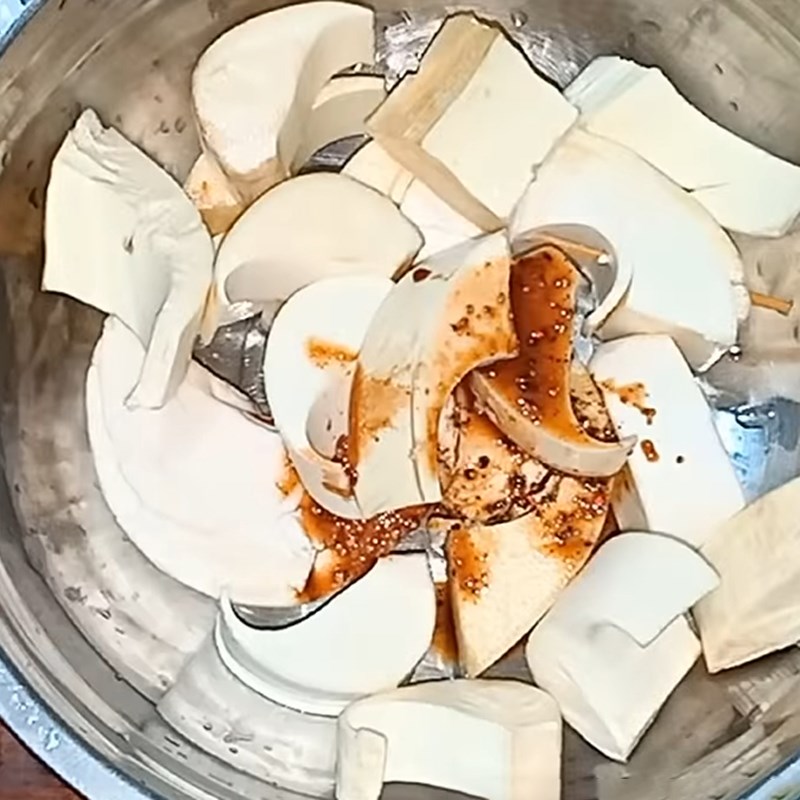 Step 2 Prepare and marinate the coconut heart for Braised Coconut Heart
