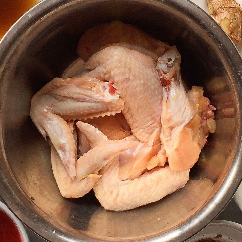 Step 1 Prepare and marinate the chicken H&S spicy fried chicken