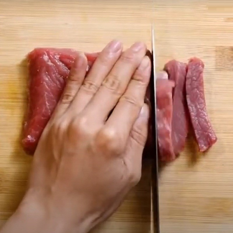 Step 3 Prepare and marinate the meat for colorful Pho