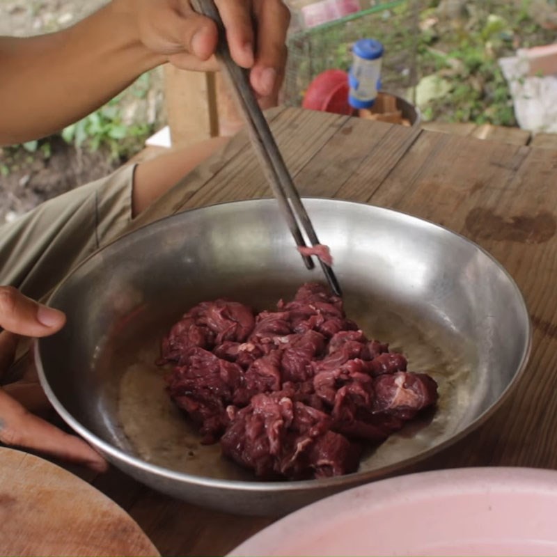 Step 2 Prepare and marinate the buffalo meat Buffalo meat with lemongrass