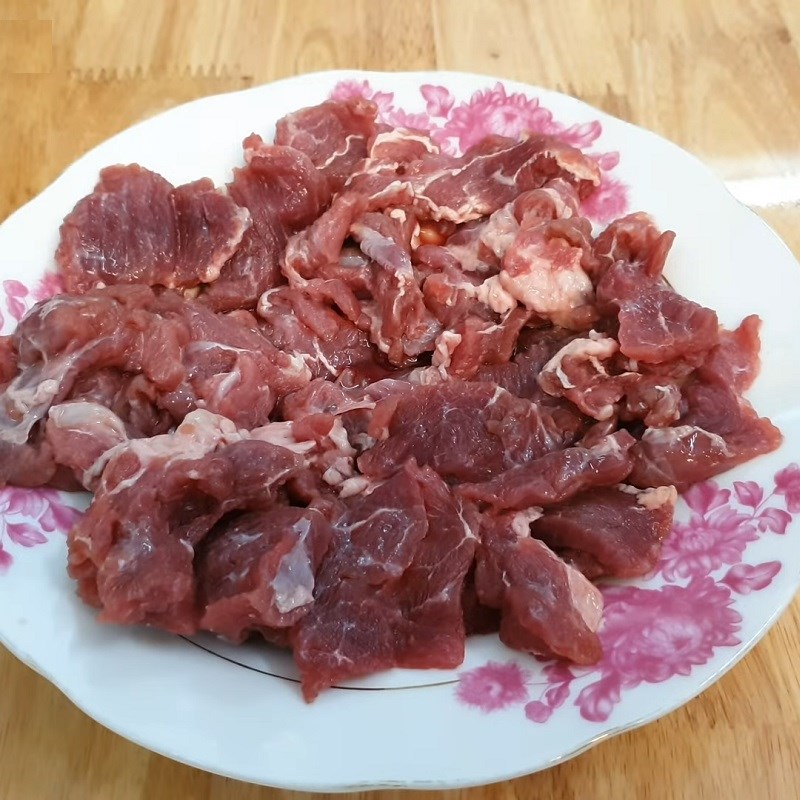 Step 1 Prepare and marinate buffalo meat Braised Buffalo Meat with Pepper