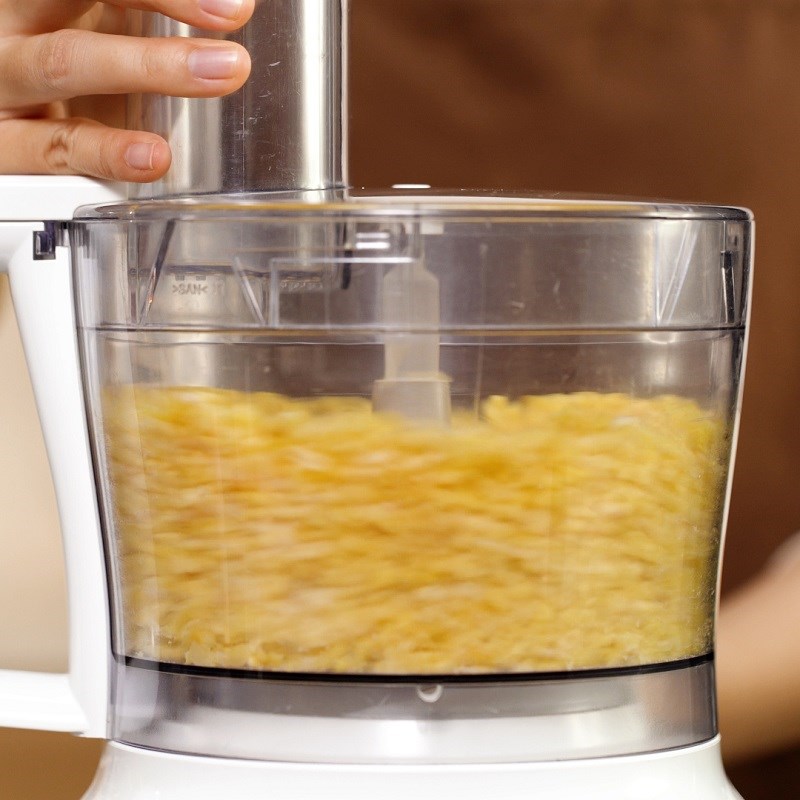 Step 2 Prepare and grind mung beans Sticky rice with mung beans