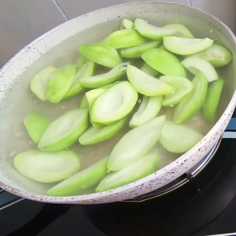 Step 2 Prepare the mango Mango soaked in sweet fish sauce with fresh chili