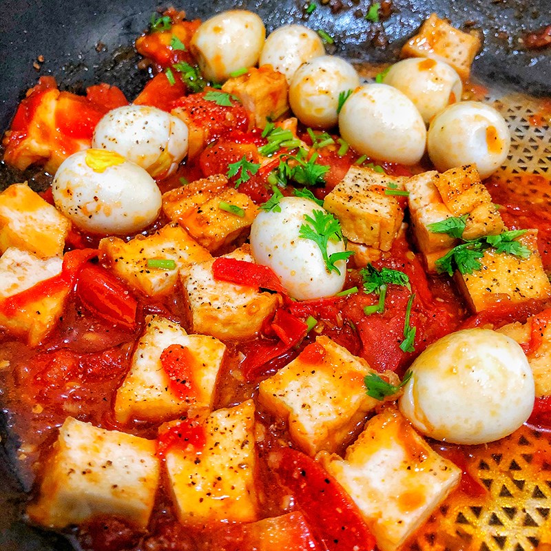 Step 2 Tomato sauce with quail eggs and tofu Quail egg tofu with tomato sauce