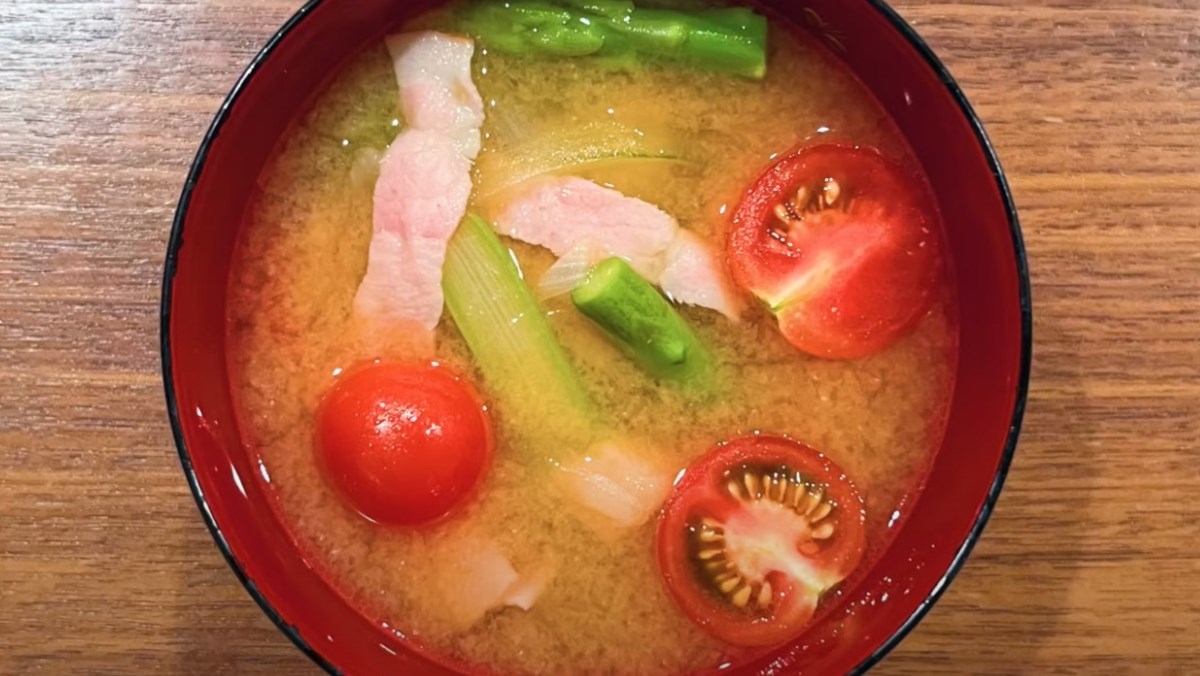 6 Simple Ways to Cook Miso Soup for a Light Japanese Meal 34 Tomato miso soup