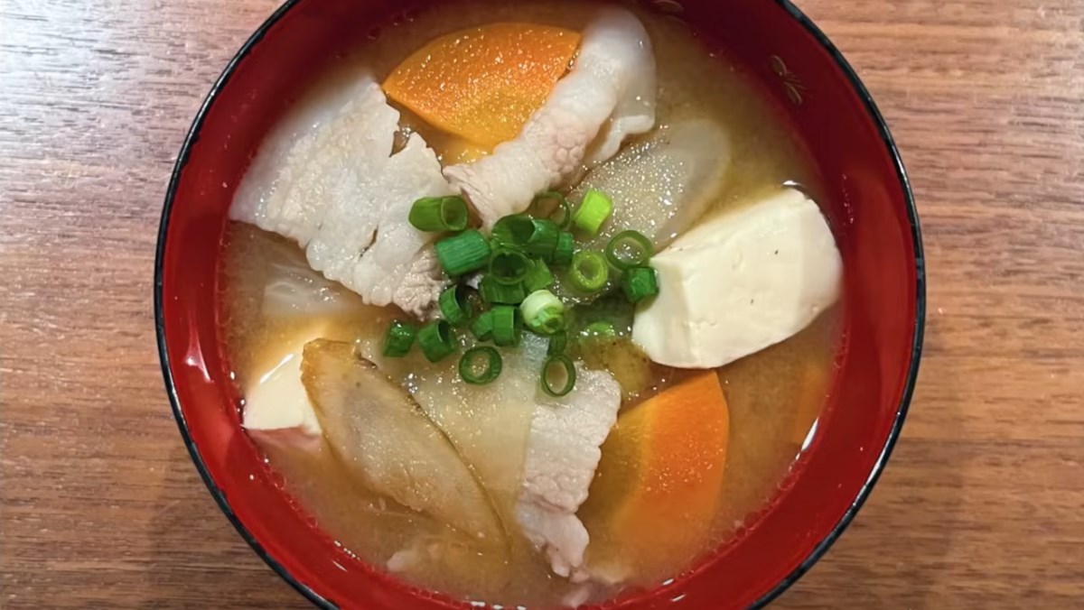 6 Simple Ways to Cook Miso Soup for a Light Japanese Meal 43 Pork miso soup (Tonjiru soup)