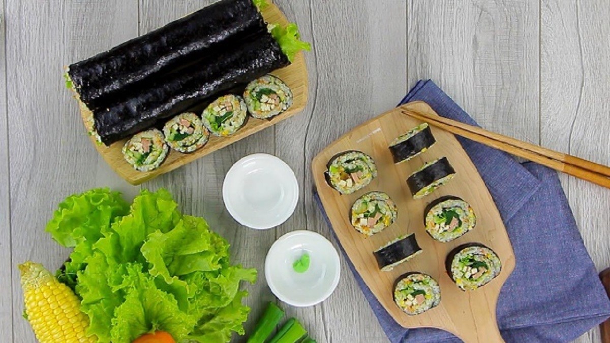 Vegetarian sushi with mixed vegetables