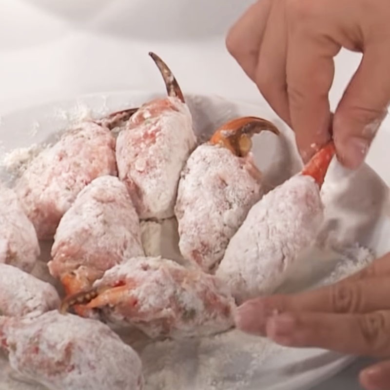 Step 3 Shape the crab claws with sausage Fried crab claws with sesame mayo sauce