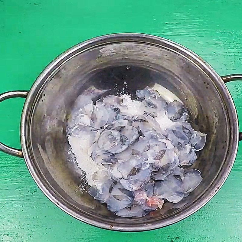 Step 2 Coating fish scales Fish scales fried crispy