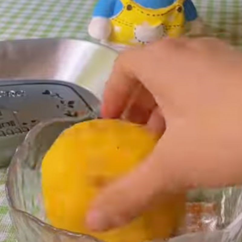 Step 3 Soak the persimmon pieces in alcohol Dried persimmons using an air fryer