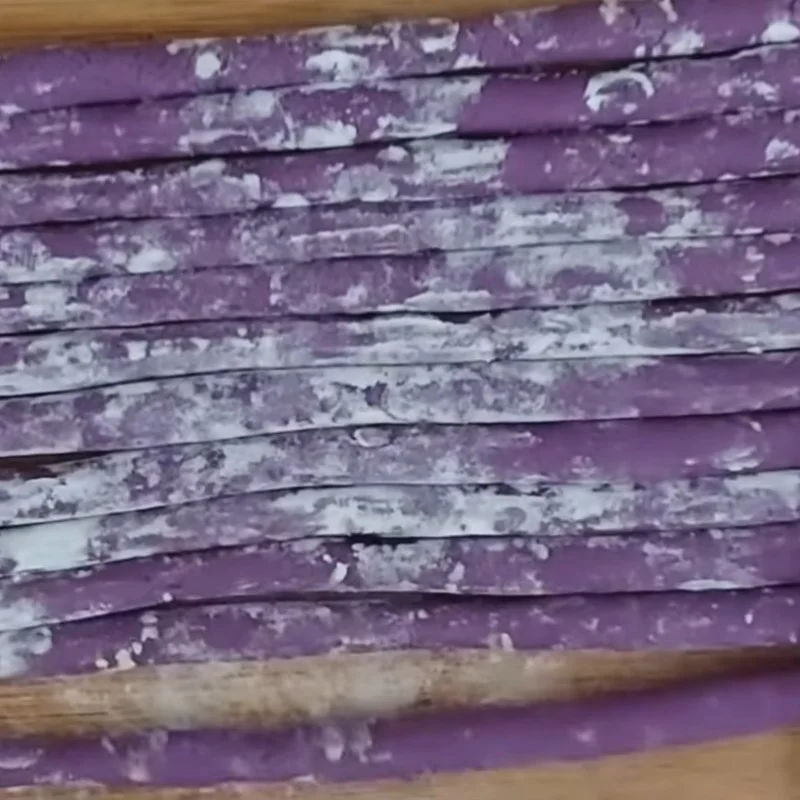 Step 3 Shaping the tapioca balls of purple sweet potato tapioca