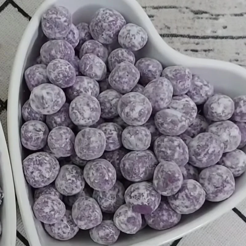 Step 3 Shaping the tapioca balls of purple sweet potato tapioca