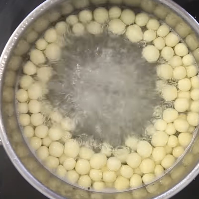 Step 3 Shaping and boiling sweet potato tapioca pearls