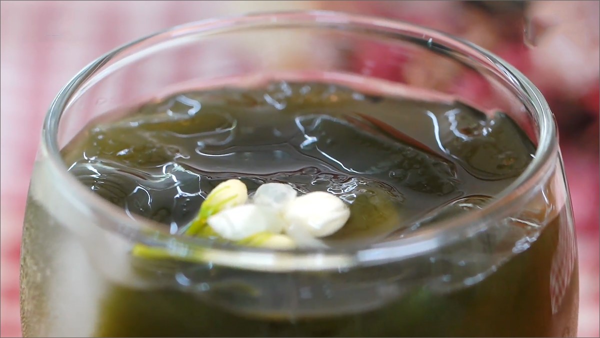 2 ways to make jelly from powder and fresh leaves with a refreshing taste of the northern mountainous region 22 Grass Jelly from Fresh Leaves