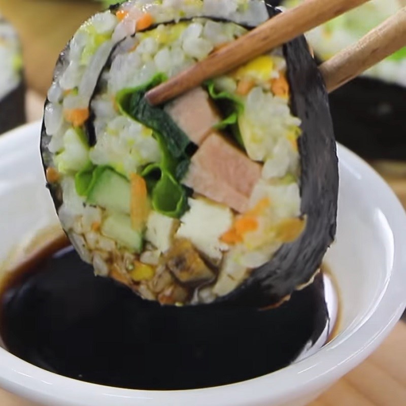 Step 5 Finished product of vegetarian sushi with mixed vegetables